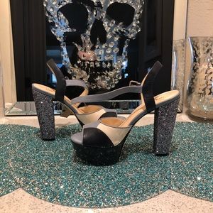 STUNNING Nine West Glitter Heel